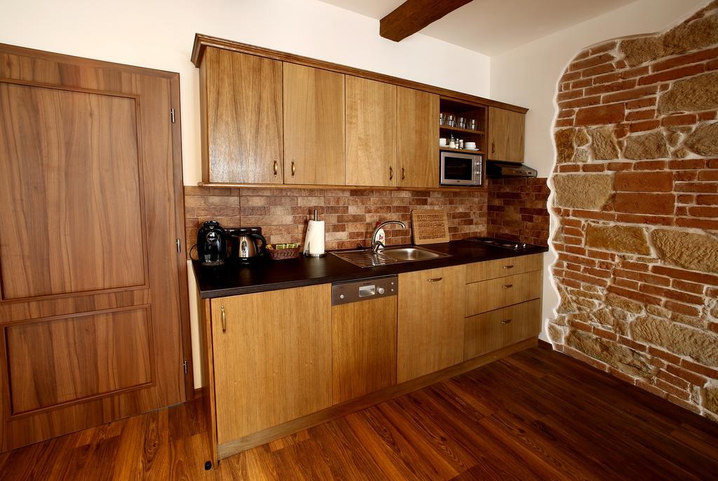 Apartments & Suites Zluta Hruska Plzeň Exteriör bild