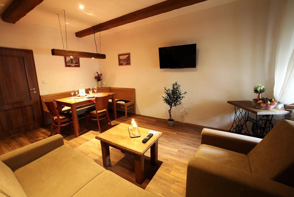 Apartments & Suites Zluta Hruska Plzeň Exteriör bild