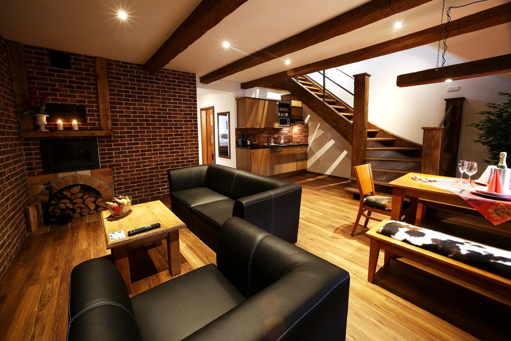 Apartments & Suites Zluta Hruska Plzeň Exteriör bild