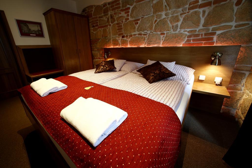 Apartments & Suites Zluta Hruska Plzeň Exteriör bild